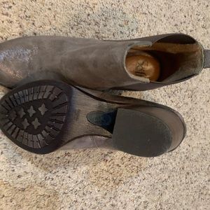 Sofft brand booties size 8.5 Pewter color